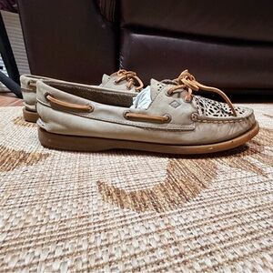 SPERRY Beige/Tan/almost grey-green deck / boat shoes - retired design! Size 9